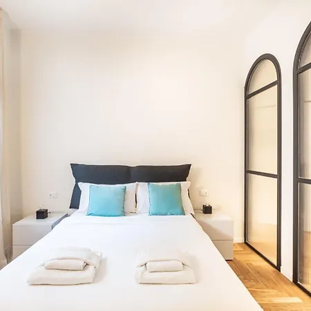Cool And Big Central Apartment Duomo - White-2